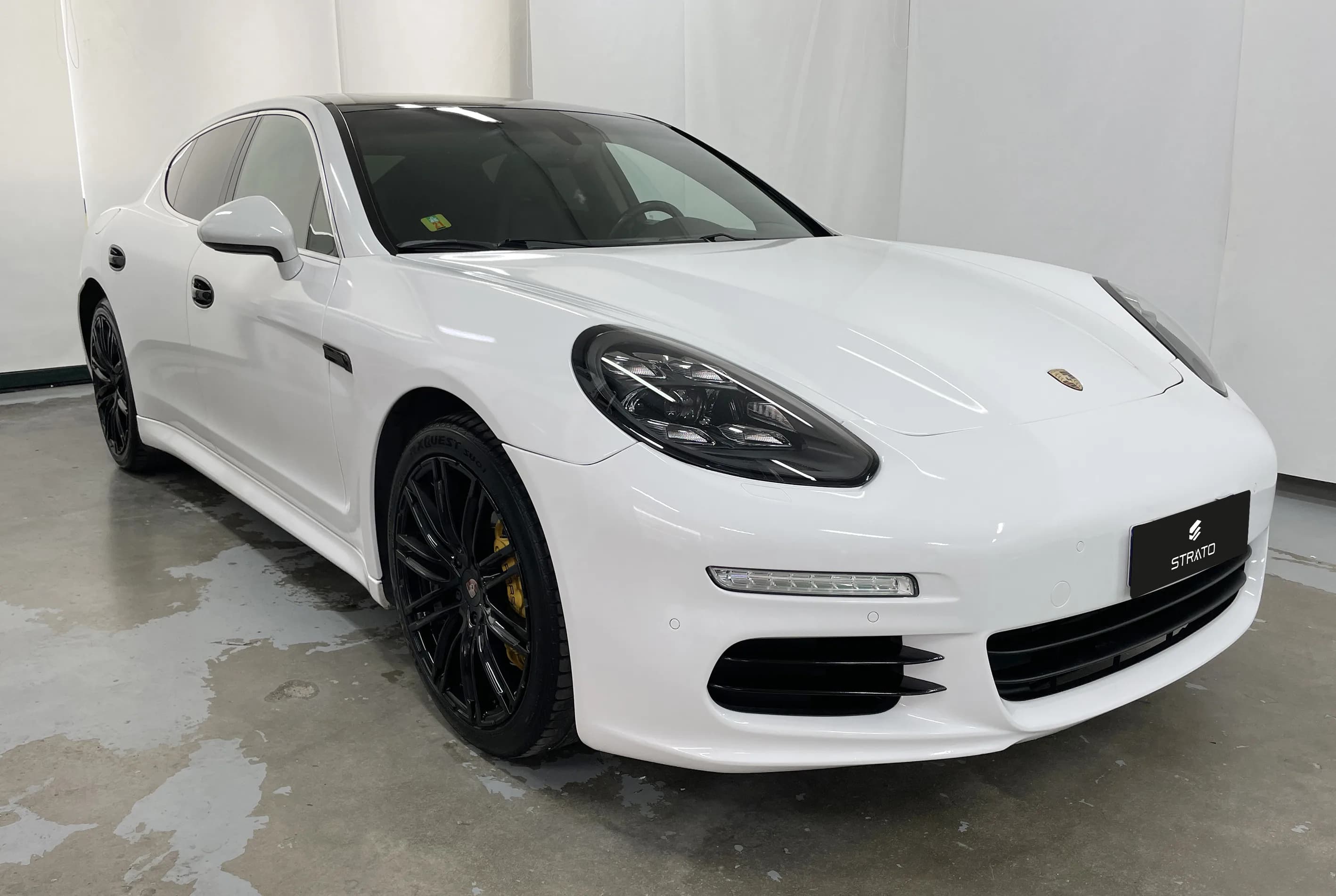 Porsche Panamera  | Wrapping White Gloss