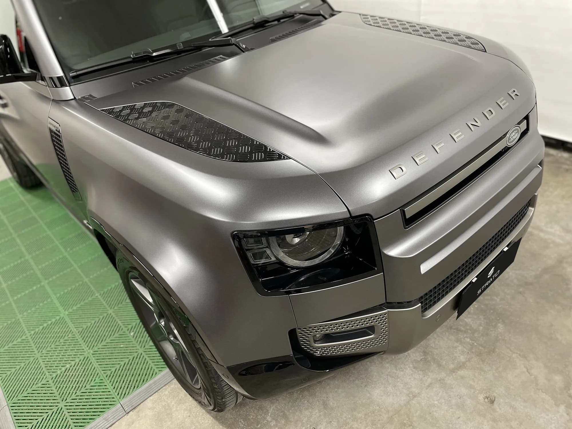 Land Rover Defender | Matte Dark Gray