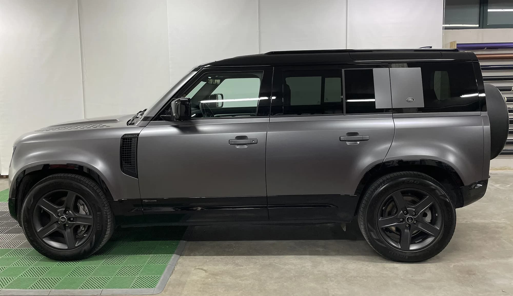 Land Rover Defender | Matte Dark Gray