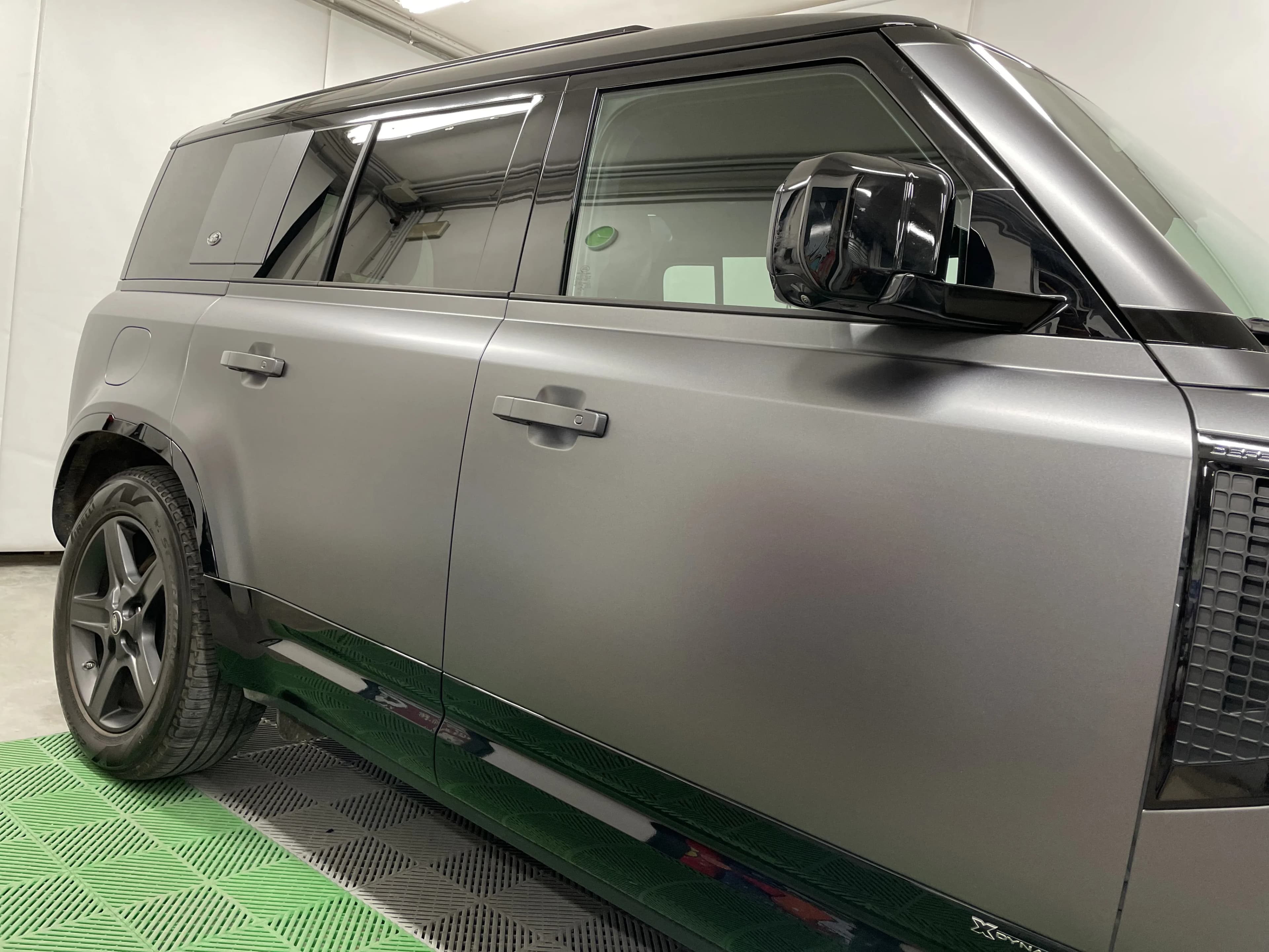 Land Rover Defender | Matte Dark Gray