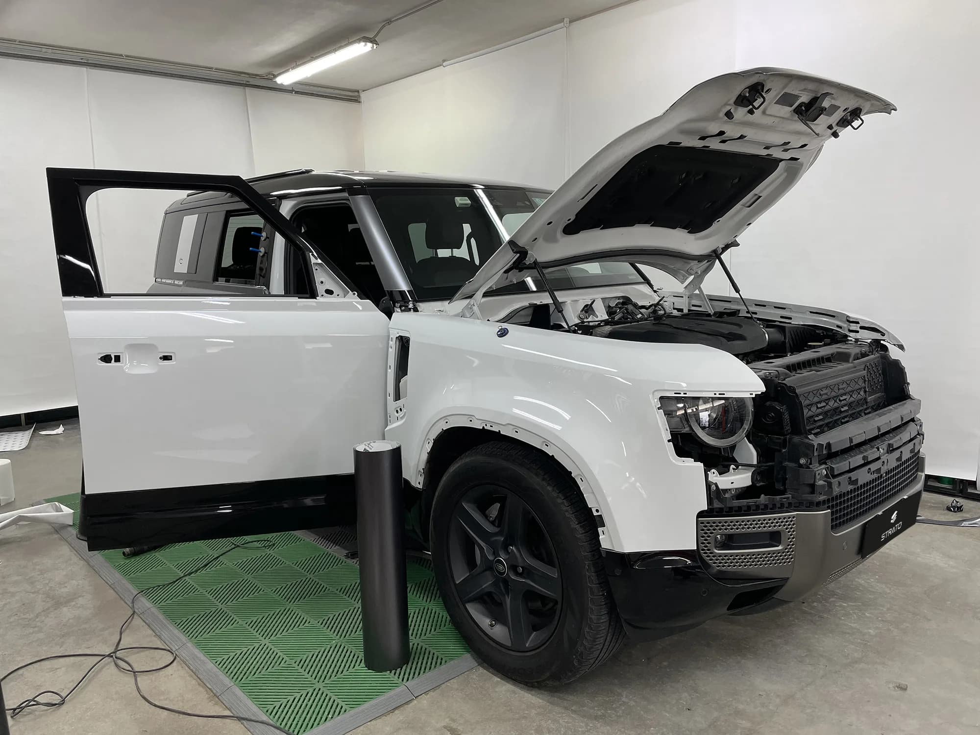Land Rover Defender | Matte Dark Gray