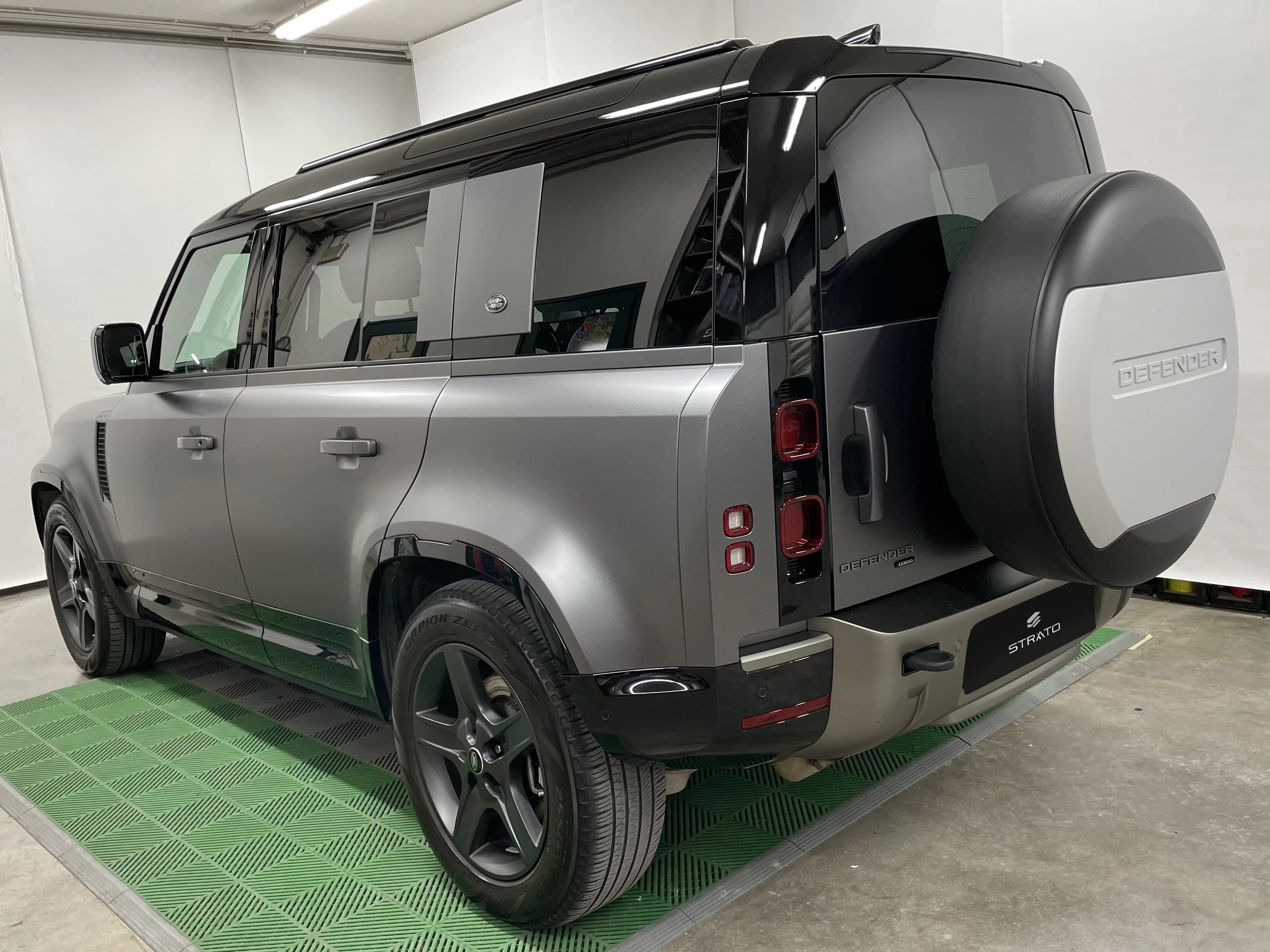 Land Rover Defender | Matte Dark Gray