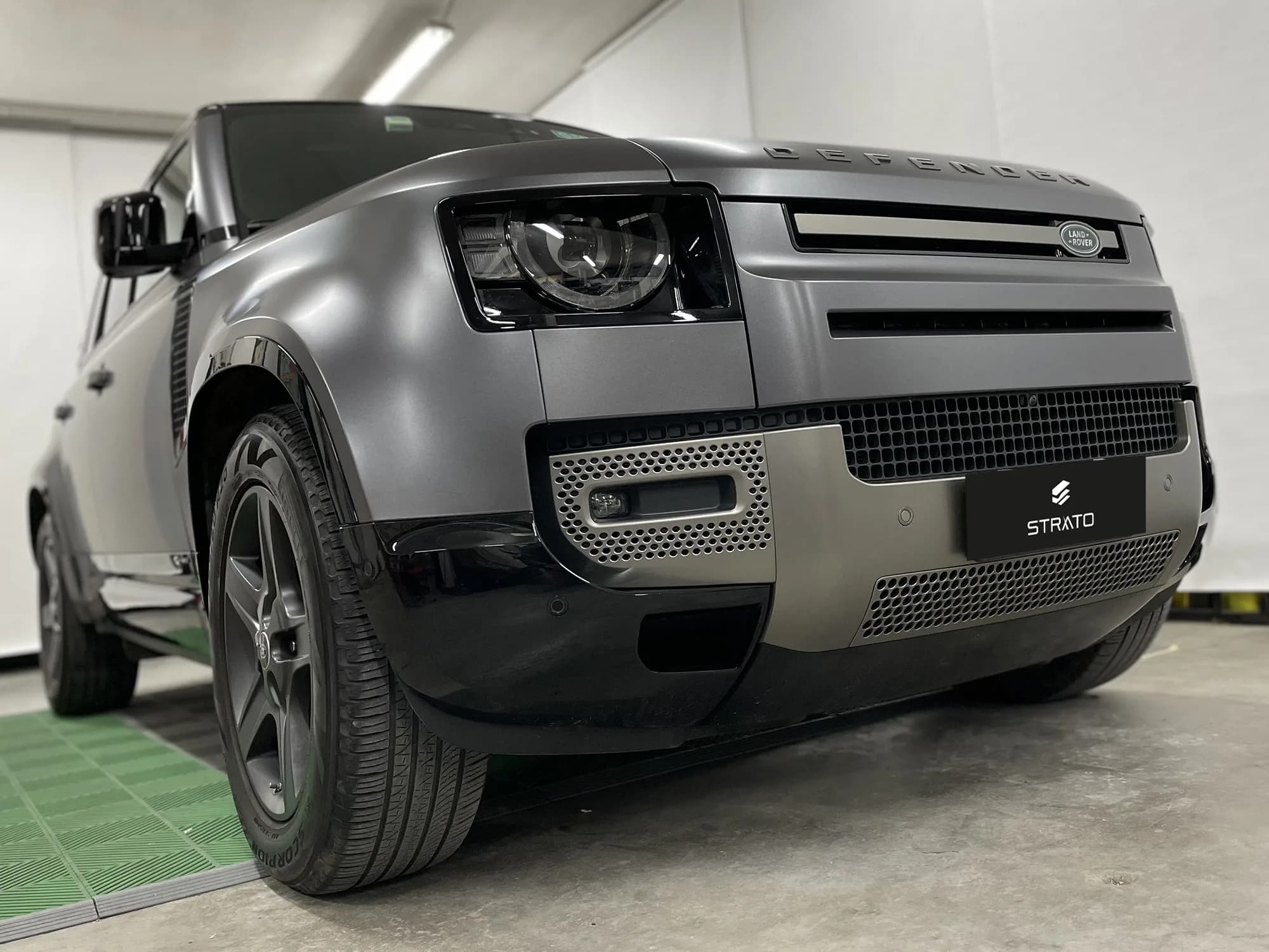 Land Rover Defender | Matte Dark Gray