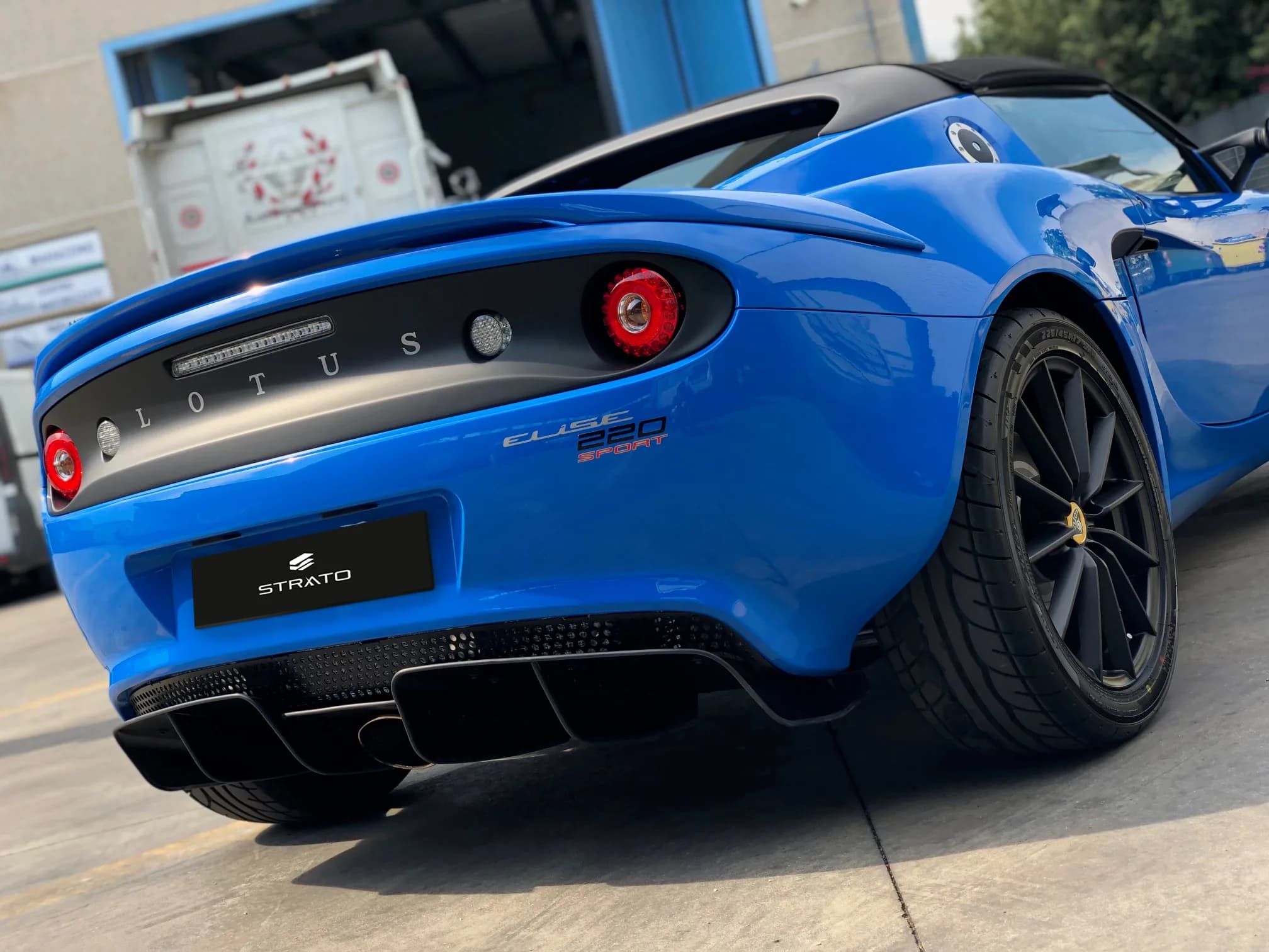 Lotus Elise 220 Sport - Car Detailing