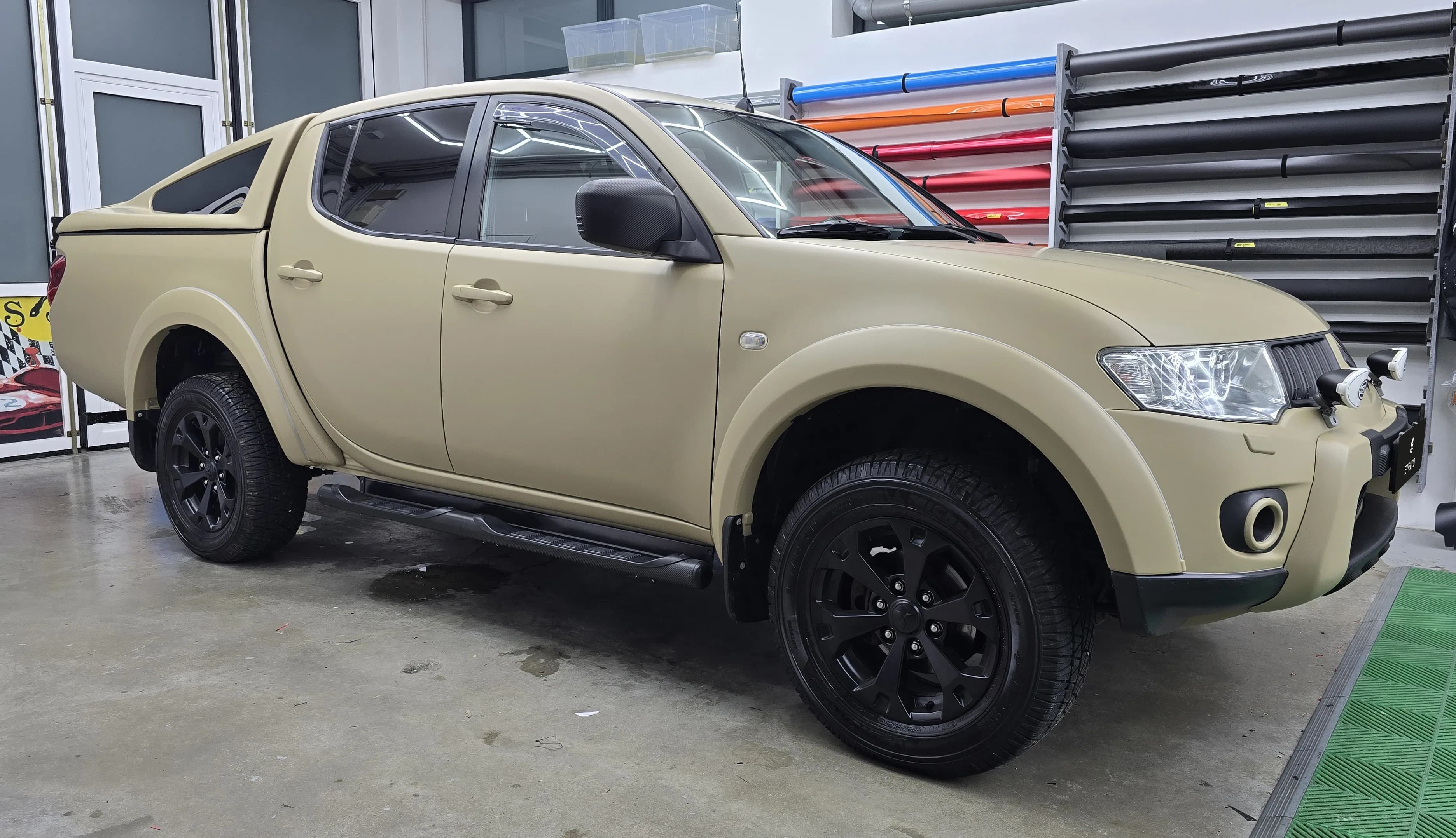 Mitsubishi L200 | Car Wrapping Satin Sandstorm