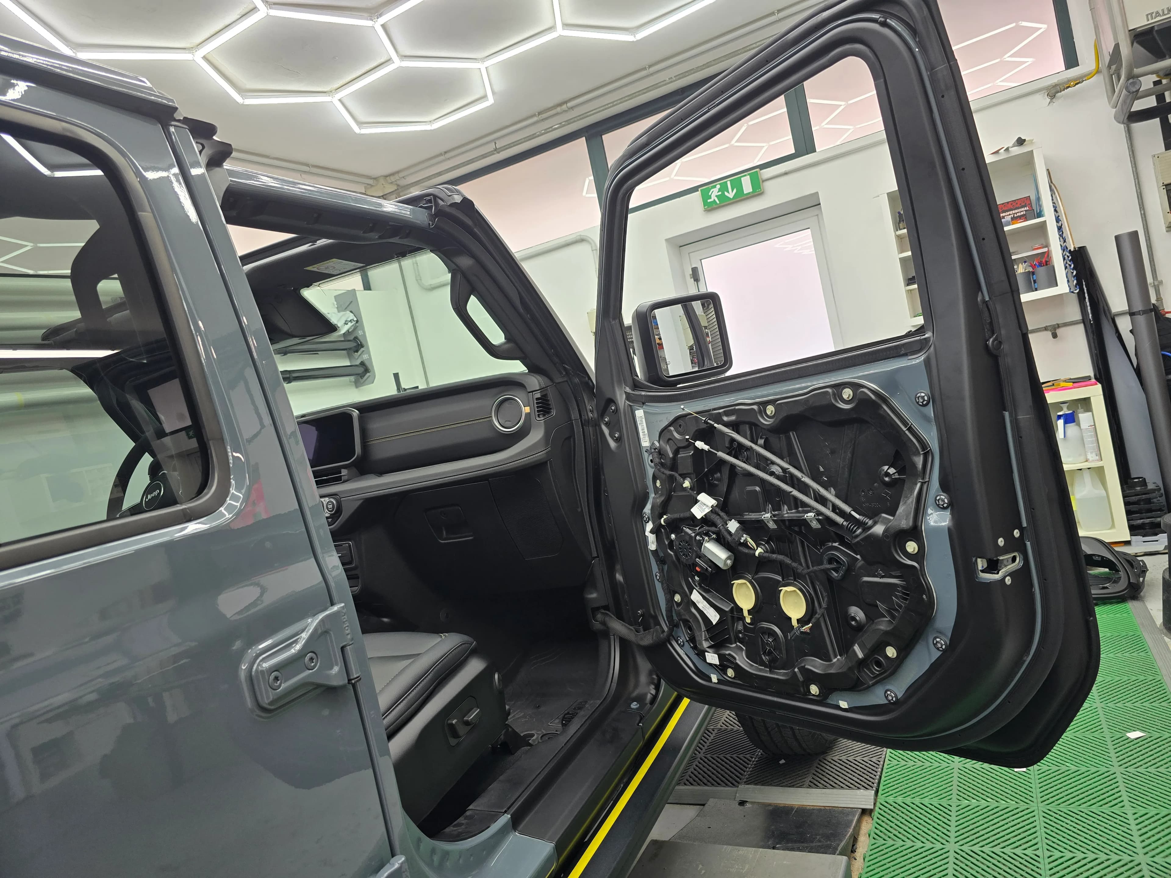 Jeep Wrangler Sahara | Wrapping Matte Deep Black