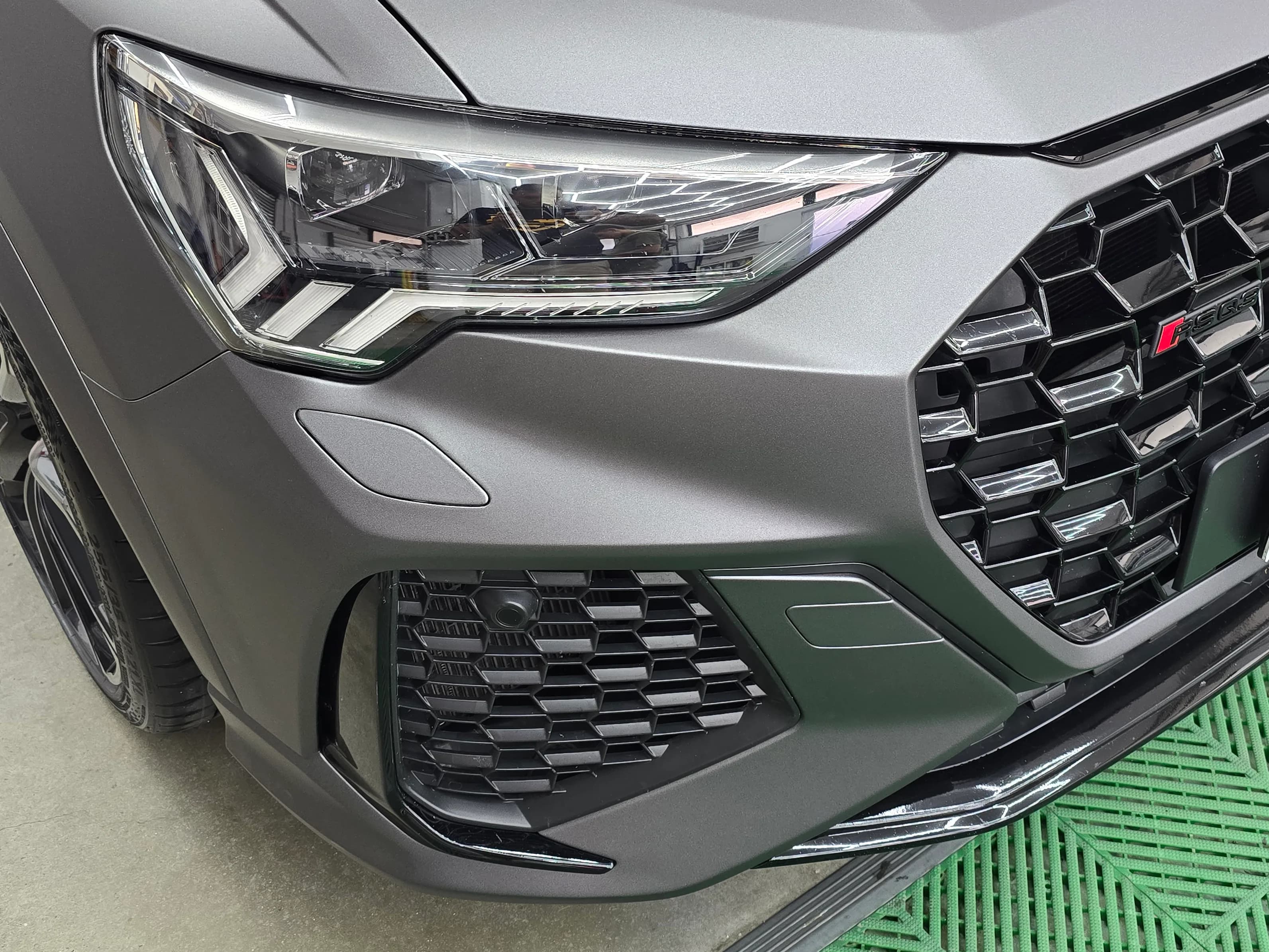 Audi RSQ3 | Wrapping Matte Dark Grey