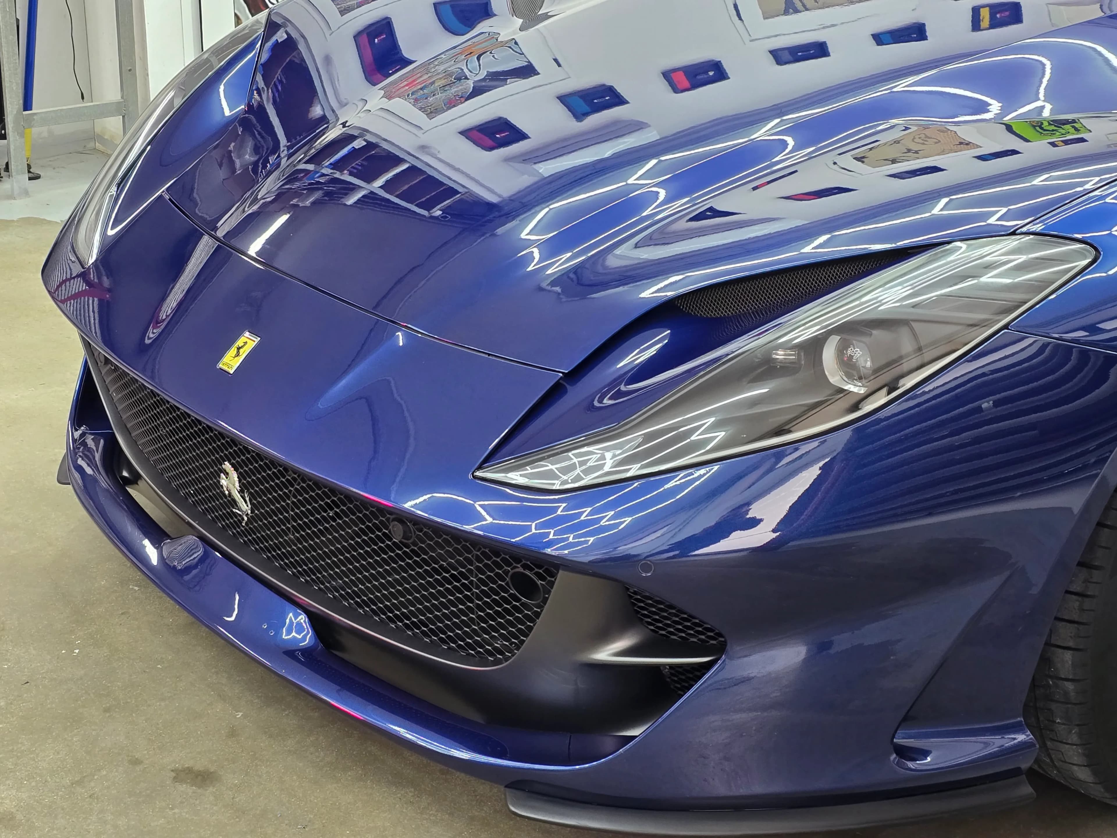 Ferrari 812 Superfast | PPF - Oscuramento Vetri