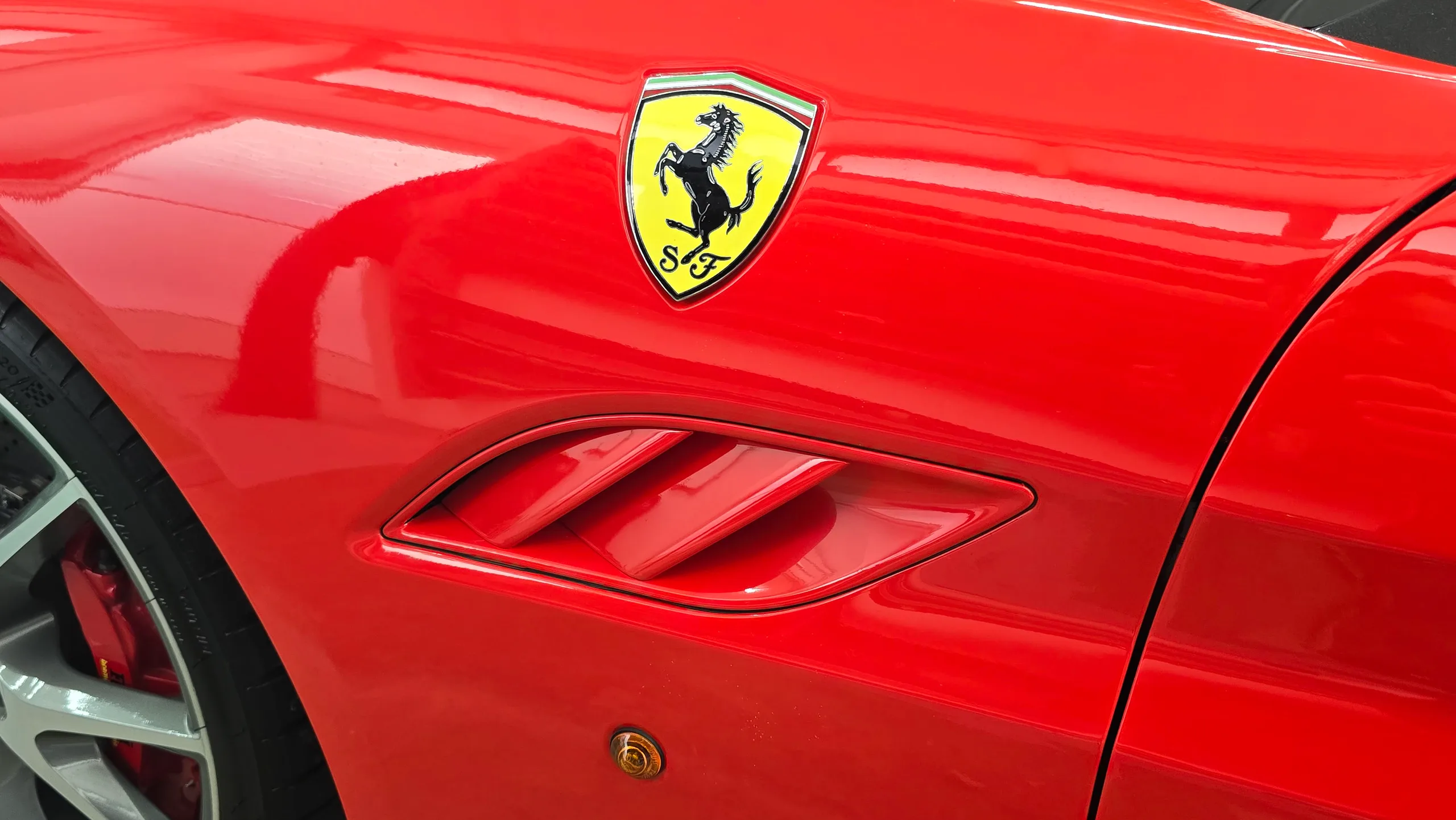 Ferrari California | Wrapping High Gloss Rod Red