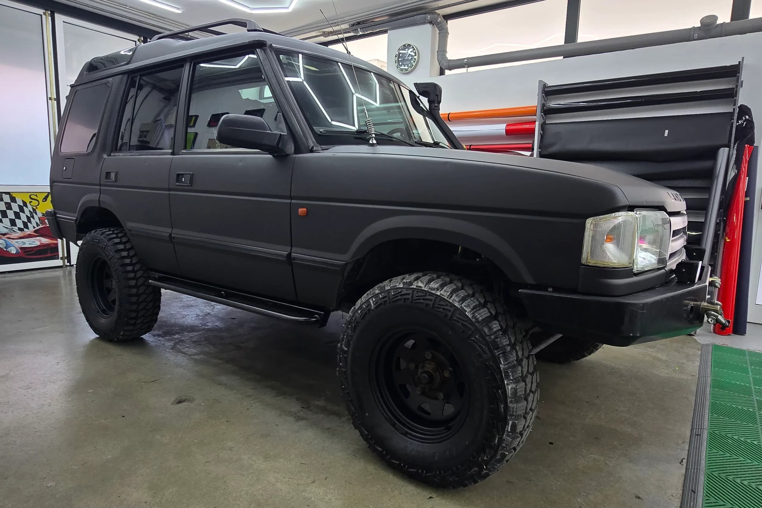 Land Rover Discovery | Wrapping Matte Deep Black