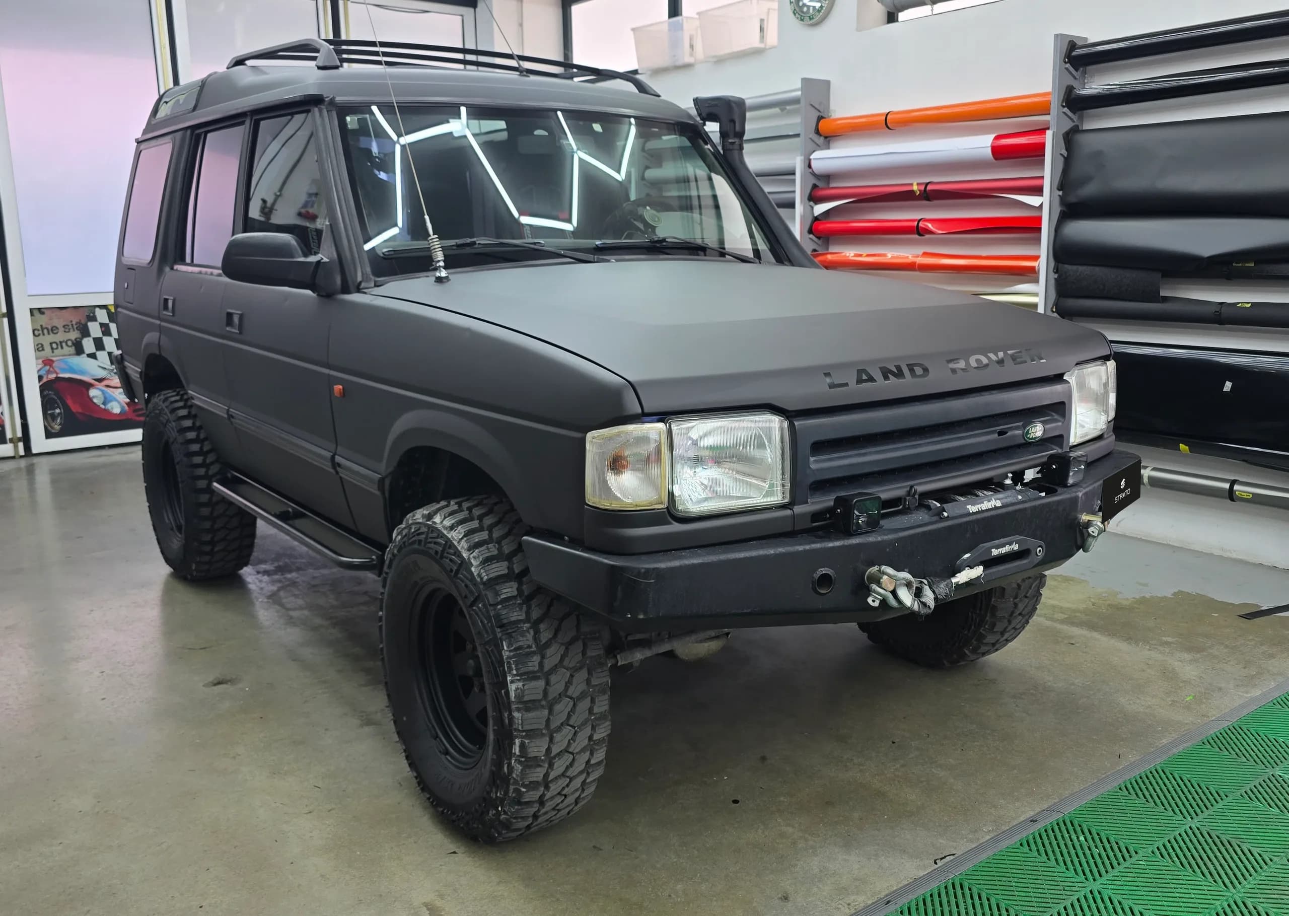Land Rover Discovery | Wrapping Matte Deep Black