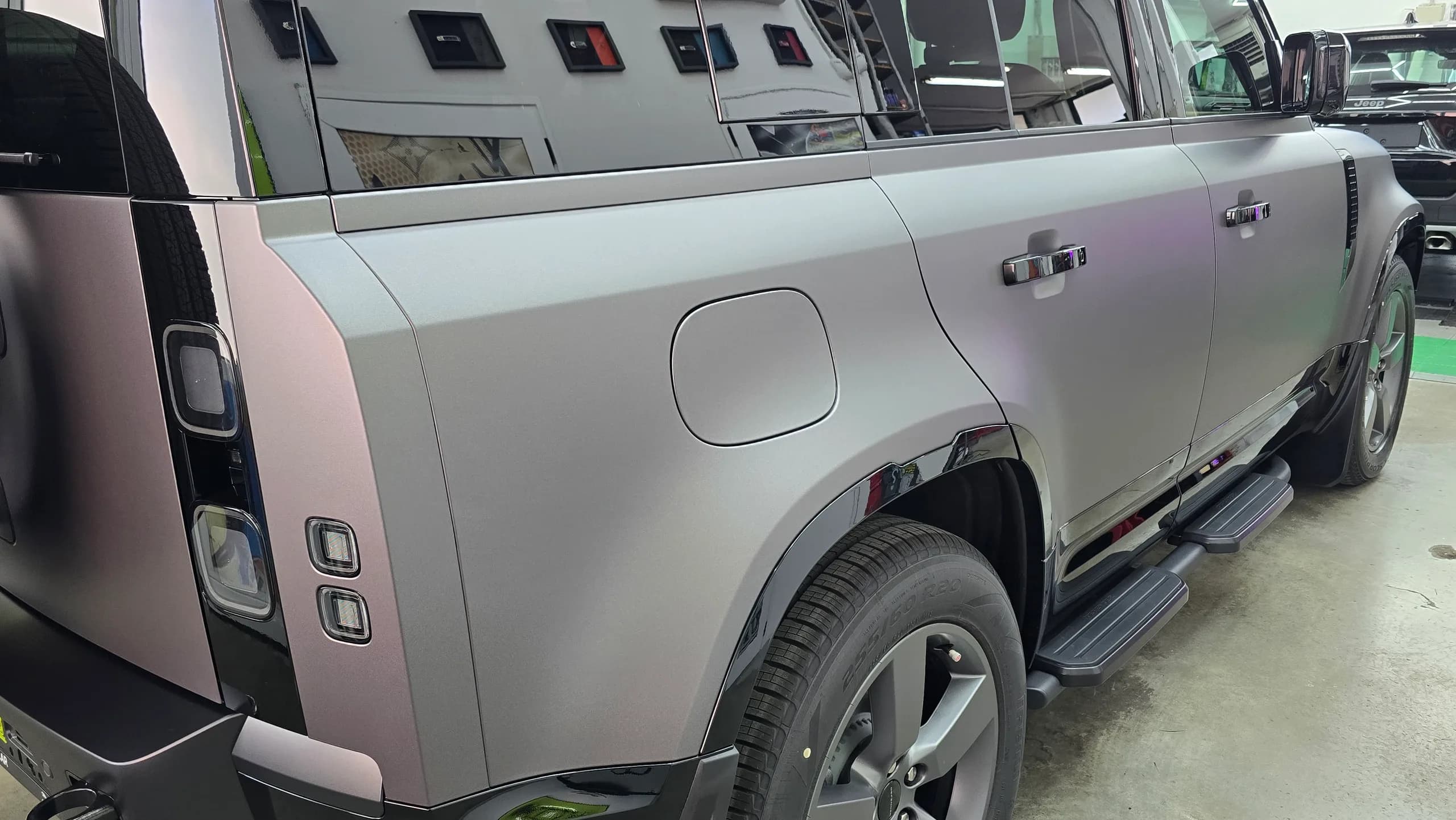 Land Rover Defender | Matte Charcoal Metallic