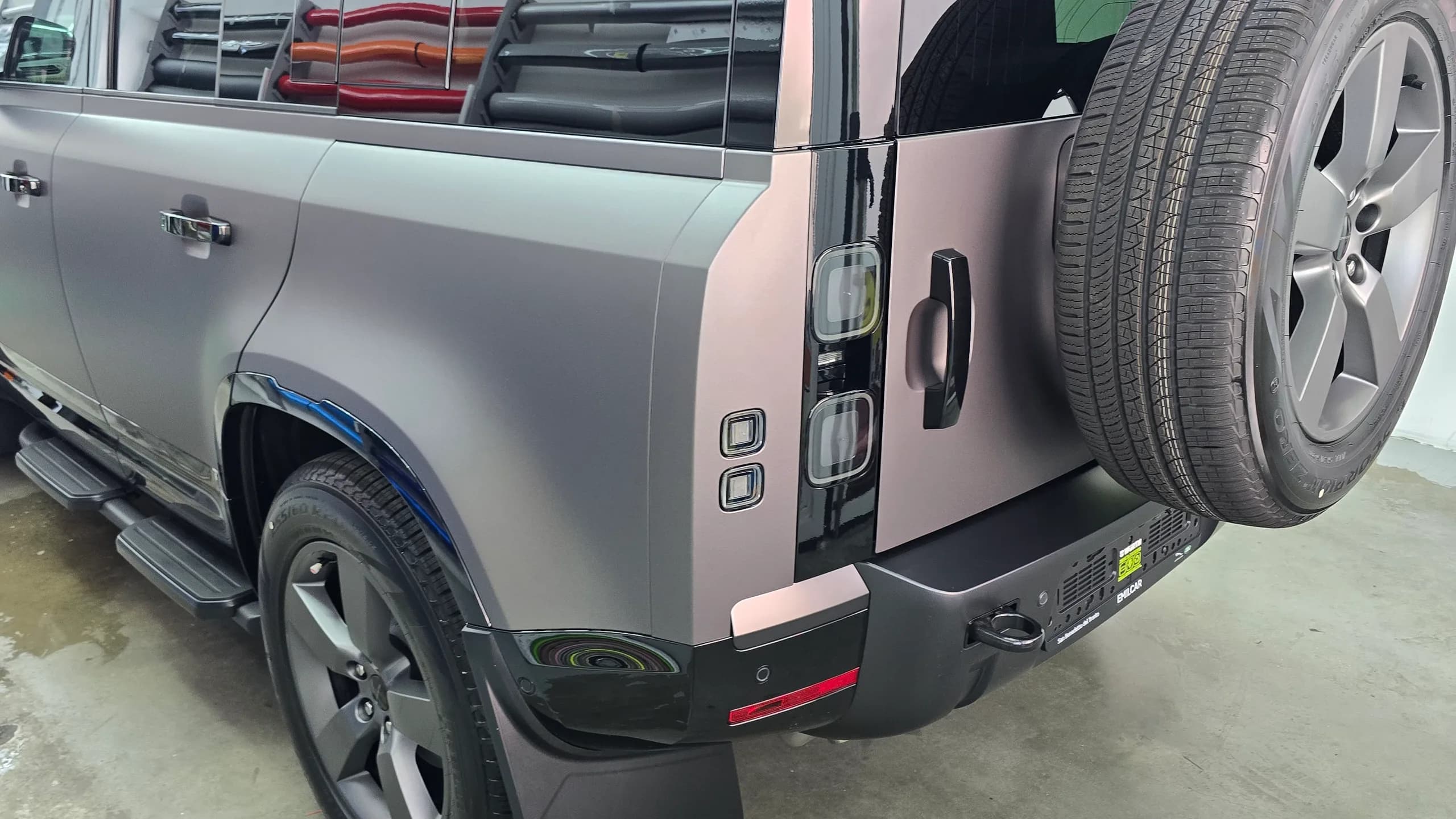 Land Rover Defender | Matte Charcoal Metallic