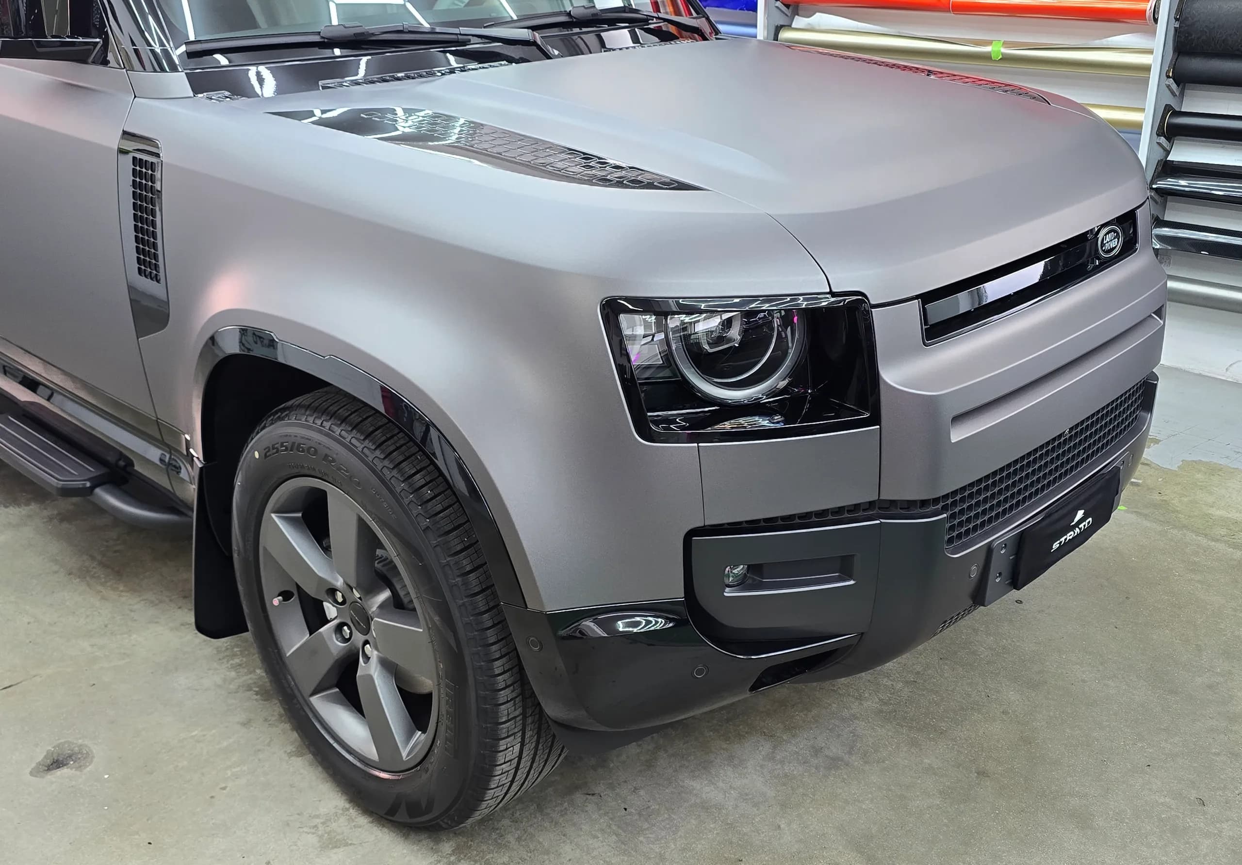 Land Rover Defender | Matte Charcoal Metallic